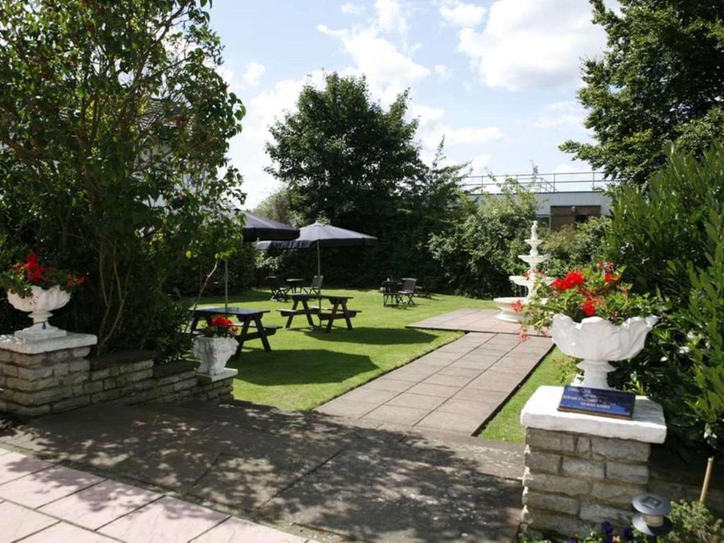 Sunday London Croydon Aerodrome Hotel Exterior